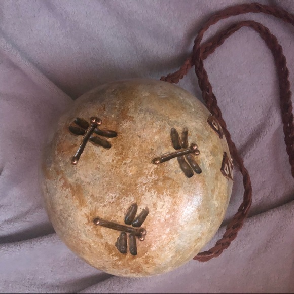 Beautiful Dragonfly hand-carved hard-shell purse - Picture 3 of 12